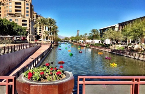 Kyrene-Superstition Apartment | Tempe Retreat: 2BR w/Laundry + Covered Parking