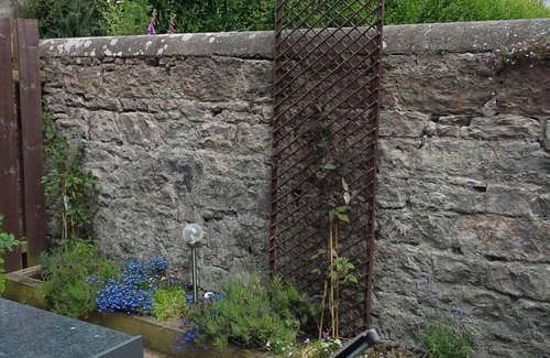 Spittal Cottage | Templars Cottage - sleeps 2 guests in 1 bedroom