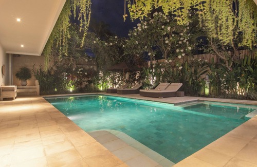 Batu Bolong Villa | Temple Estate; fully serviced 7 Bedroom villa, central Canggu close to the beach