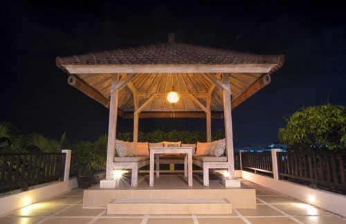 Batu Bolong Villa | Temple Estate; fully serviced 7 Bedroom villa, central Canggu close to the beach