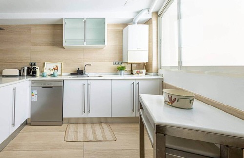 Montolivet Apartment | Temporary Housing with Incredible Views