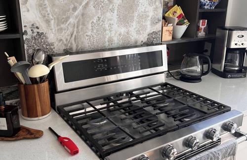 North Bergen Apartment | Ten minutes from NYC, MetLife,American dream and so much more.