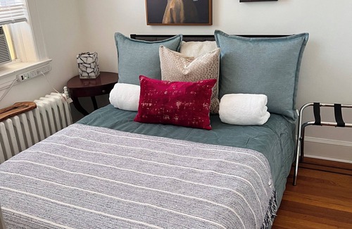 North Bergen Apartment | Ten minutes from NYC, MetLife,American dream and so much more.
