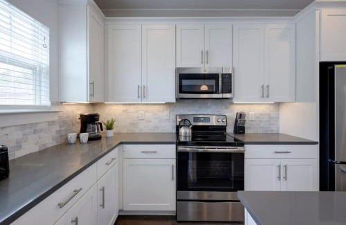 Charlotte Park House | Ten Minutes to Broadway Luxurious Gated Townhome