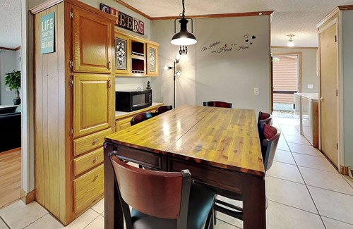 Put-in-Bay Cabin | Ten People Can Enjoy this Big Cottage at the Island Club - 3 BR, 2 BA - IC81