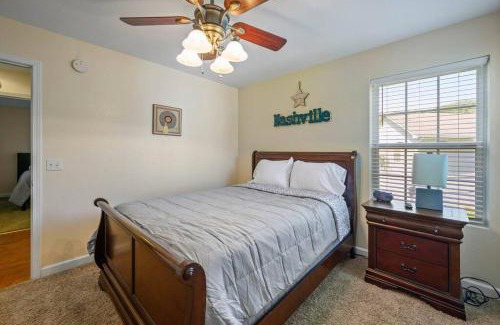 Gatlinburg - Pigeon Forge House | Tennessee Time Out - Entire Cottage Hot Tub, Creek, No Steep Roads