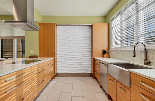 Whitney Beach Condo | Tennis resort Townhome on longboat key by the Sea. Family and pet friendly