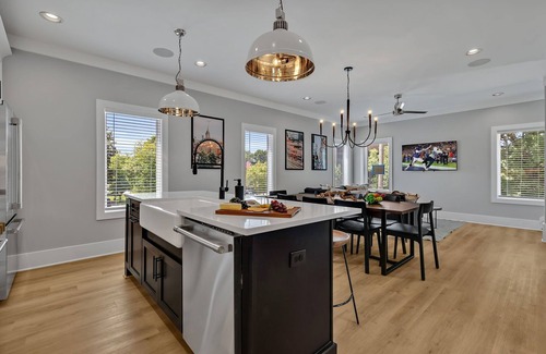 Berry Hill House | Tenor - Private Rooftop - 8 mins to Broadway