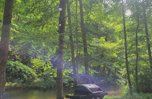 Lacrouzette RV Rental | Tente Lodge Tout Confort à Quelques Mètre de la Rivière et Sanitaire Privatif !