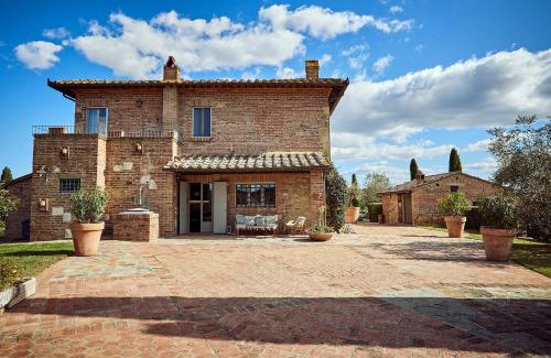 Montepulciano Villa | Tenuta Golo - Villa and Winery - Tuscany