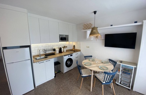 Mas Pinell Apartment | TER 11D Affordable apartment with pool near the beach