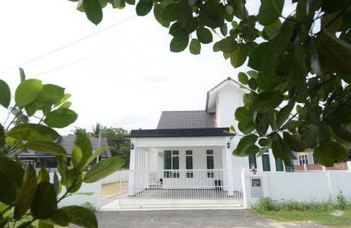 Kubang Kerian House | Teratak Bonda Zariah Homestay