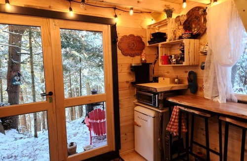Bracebridge House | Teremok Log Cabin & Cedar Hot Tub & Sauna on Wood