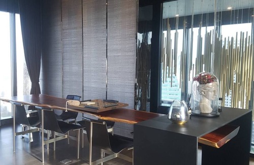 Khlong Toei Nuea Apartment | Terminal 21 meeting room office chair desk 1 min walk to BTS MRT dryer smart TV