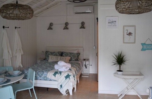 Forest Hills Cottage | Termino Beach House Retreat w/ Hot Tub and Garden