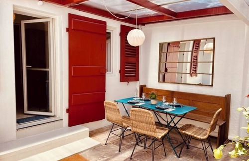 Saint-Jean-de-Luz City Center Apartment | Terrace apartment for 4 people, beach and center 200 m away.
