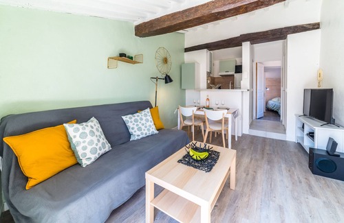 Grasse Apartment | Terrace apartment - Historic center - parking spaces