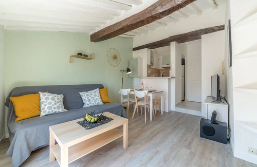 Grasse Apartment | Terrace apartment - Historic center - parking spaces