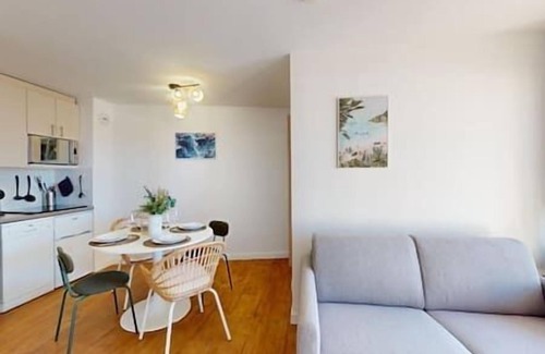 Cannes Old Town Apartment | Terrace with sea view, Swimming pool, Beach 200m away, A/C