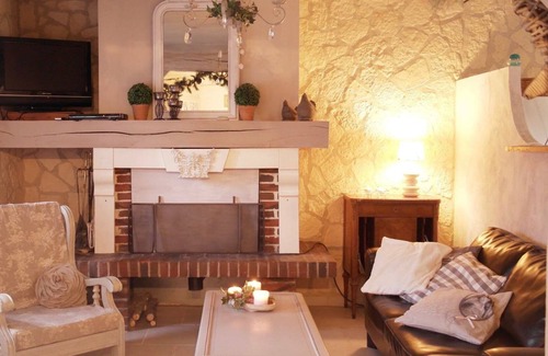 Trizay-les-Bonneval Cottage | Terraced house of 90 m², on one level, in an old bakery