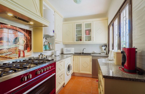 Castelo House | Terraced house Casa Sauchi with a communal pool