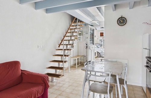 Marseillan Plage Apartment | Terraced house with air conditioning, Wi-Fi and parking - sleeps 6