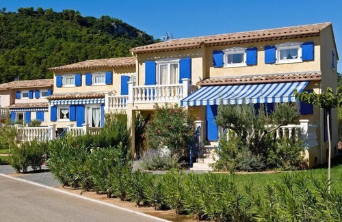 Vidauban House | Terraced House in Vidauban with Pool