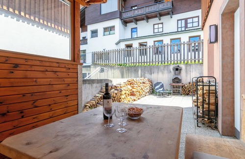 Huben House | Terraced house with private terrace