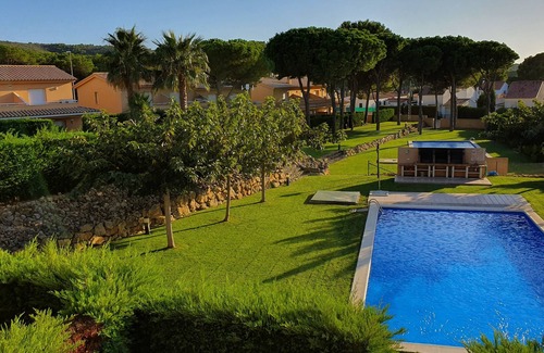 L'Escala Villa | Terraced house with private garden and swimming pool