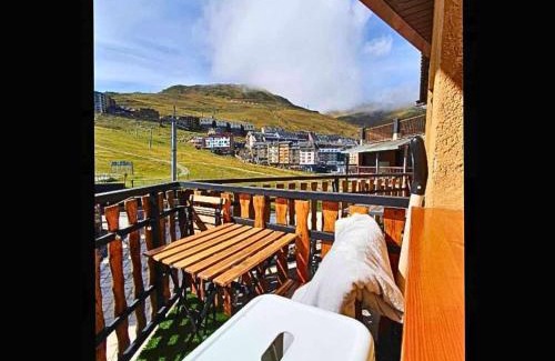 Pas de la Casa Apartment | Terracita con solazo y vista montaña 2-0074
