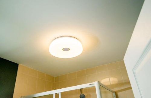 Maladiere Apartment | Terracotta, chaleureux appartement calme pour 2 personnes, avec Parking privé, idéal séjour business