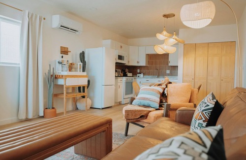 South Broadway Apartment | "Terracotta Suite" @ ArnoTriplex! Hot Tub+Pet Friendly!