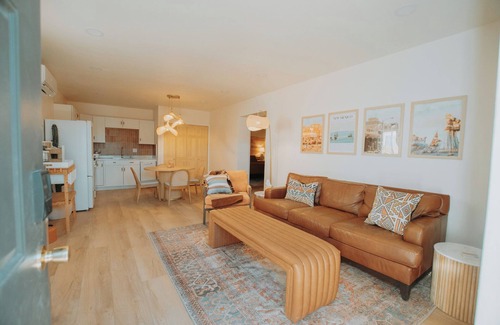 South Broadway Apartment | "Terracotta Suite" @ ArnoTriplex! Hot Tub+Pet Friendly!