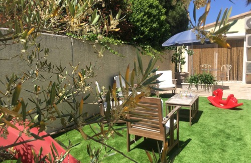 Perols Apartment | Terrasses 300 m2, Pool House 60 m2, Piscine au sel et son Jardinet Pour ce T2