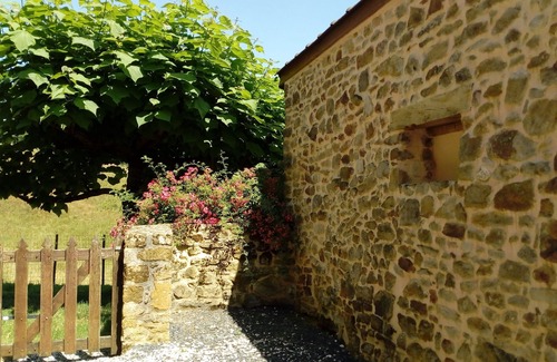 Terrasson-la-Villedieu Cottage | Terrasson: Set in the countryside in the heart of the so-called Périgord Noir (Black Perigord), an old farmhouse next to woodland, which sleeps up to 7 people.