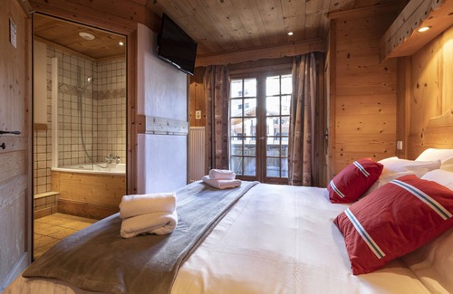 Courchevel Hotel | Terresens - Chalet Les Cascades
