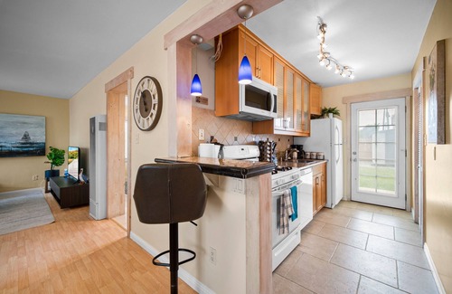 Imperial Beach House | Terrific 2-bedroom house with WiFi in Imperial Beach Large Yard pet ok