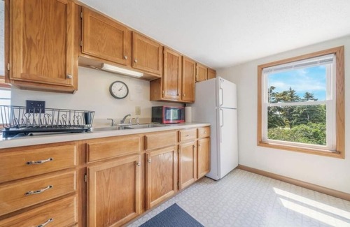 Two Rivers Apartment | Terrific 2-bedroom apartment in Two Rivers with stunning views of Lake Michigan