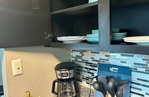Bedford Apartment | Terrific 2-bedroom near airport