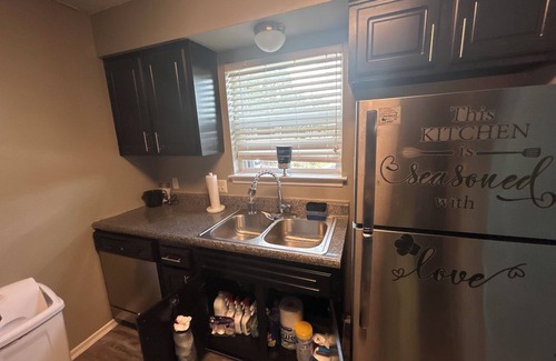 Bedford Apartment | Terrific 2-bedroom near airport