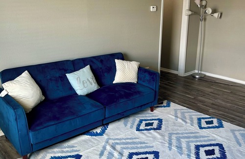 Bedford Apartment | Terrific 2-bedroom near airport