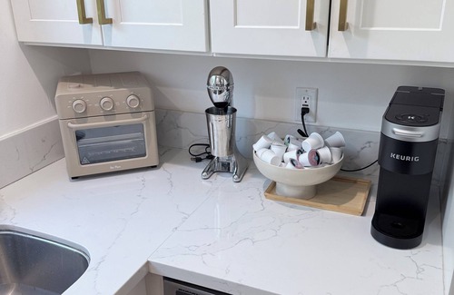 Hollywood House | Terrific 2-bedroom house with in the heart of Hollywood!