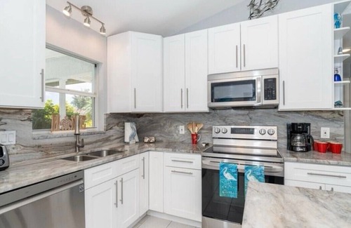 Pinehurst House | Terrific 3-bedroom heated pool house near beaches and golf courses!