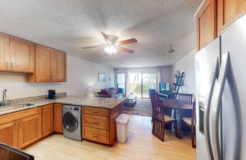 Ualapue Apartment | Terrific Condo w/Free WiFi, Shared Pool, Tennis Court, Water Views, Shared W/D