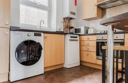 Addison Apartment | Terrific Kensington 1BR, 2 min to Tube, near Shops & Park, by Blueground