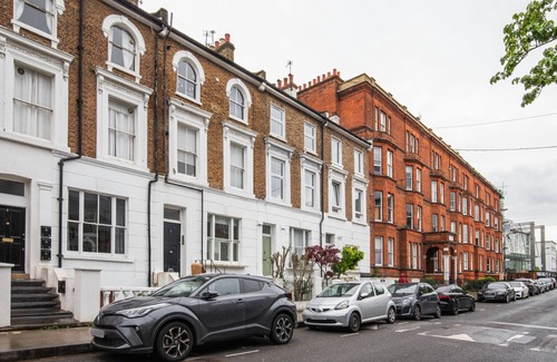Addison Apartment | Terrific Kensington 1BR, 2 min to Tube, near Shops & Park, by Blueground