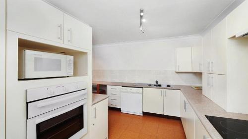 Terrigal House | Terrigal Bay #9 Pool In Complex, Close To Beach Accom Holidays