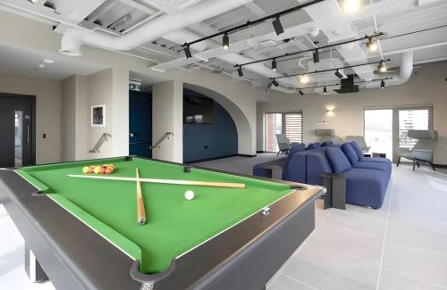 Leeds Apartment | Terry Frost Budget-Friendly Ensuite Room for Students Only
