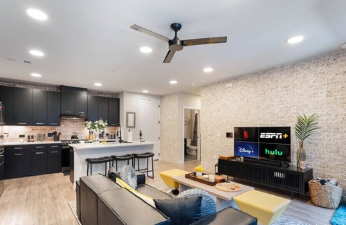 East Congress Apartment | Terry-O Ln #235 xxxx