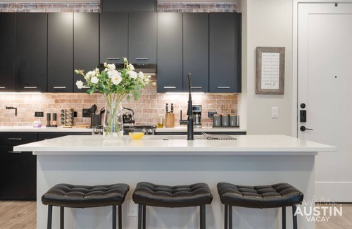 East Congress Apartment | Terry-O Ln #235 xxxx